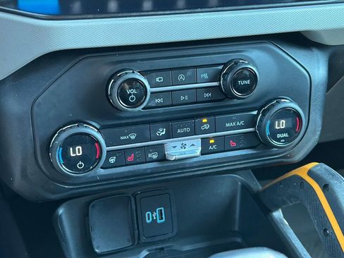 Used 2021 Ford Bronco Badlands image 33