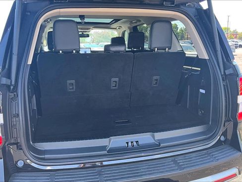 Used 2024 Ford Expedition XLT RWD image 20
