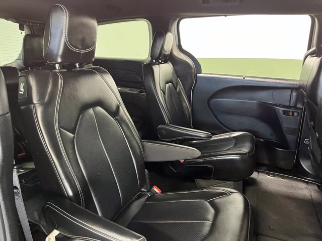 Used 2025 Chrysler Pacifica Select FWD image 13