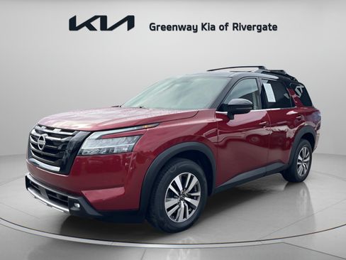 Used 2023 Nissan Pathfinder SL w/ Black Appearance Package AWD/4WD image 3