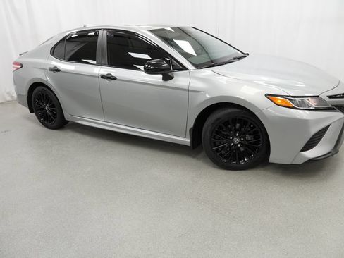 Used 2020 Toyota Camry SE FWD image 10