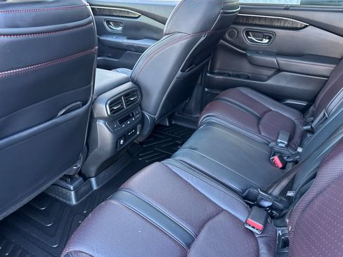 Used 2025 Honda Pilot Black Edition image 15