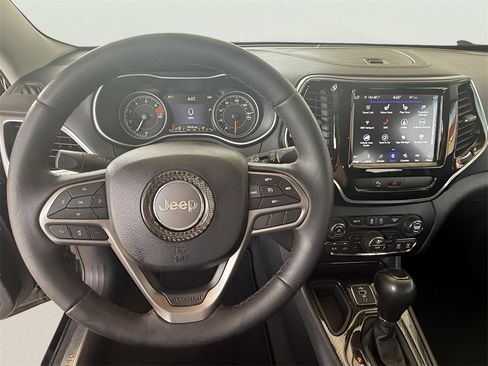 Used 2019 Jeep Cherokee Limited image 32