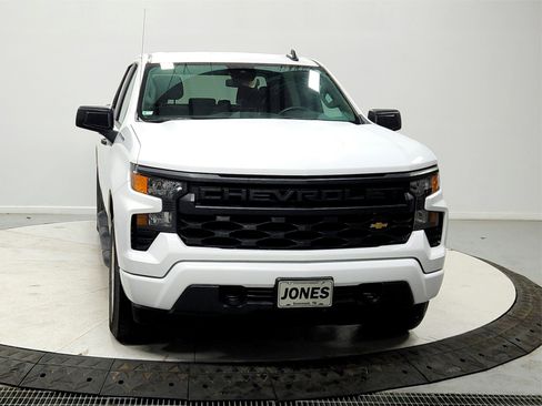 Used 2024 Chevrolet Silverado 1500 Custom image 2