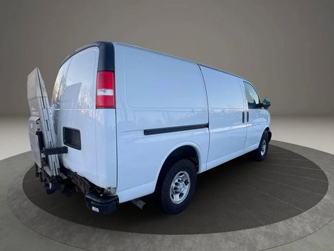 Used 2021 Chevrolet Express 3500 w/ Driver Convenience Package RWD image 5