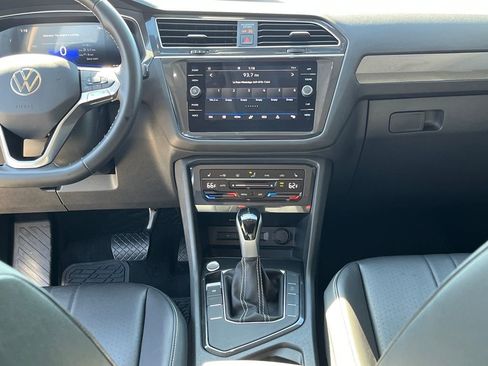 Used 2024 Volkswagen Tiguan SE image 22