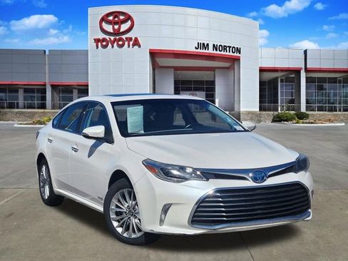 Used 2018 Toyota Avalon Limited image 1