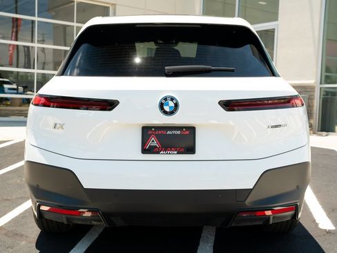 Used 2024 BMW iX xDrive50 w/ Premium Package AWD/4WD image 16