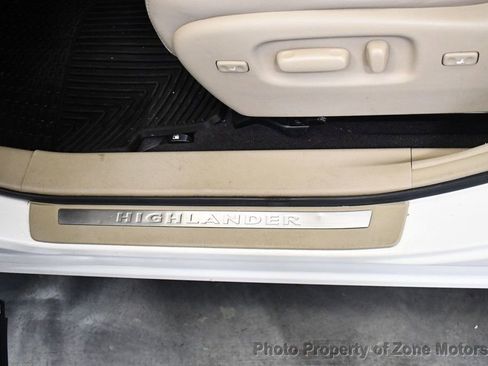 Used 2012 Toyota Highlander Limited w/ Tow Pkg image 8