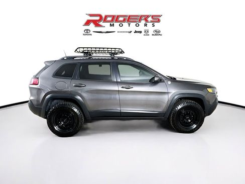Used 2019 Jeep Cherokee Trailhawk AWD/4WD image 9