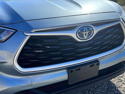 Used 2022 Toyota Highlander LE image 26