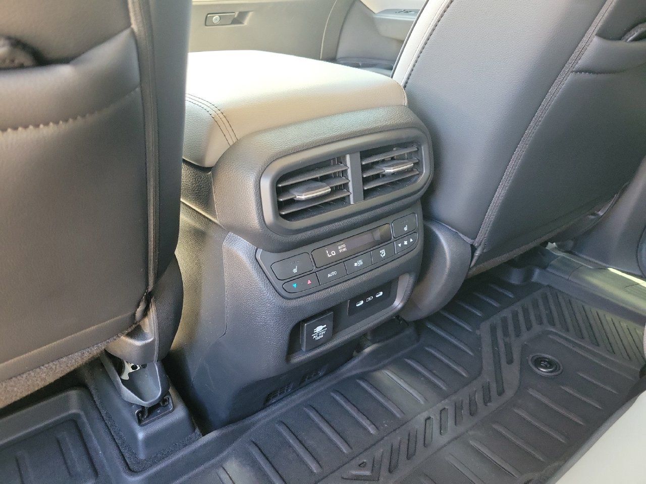 Used 2025 Honda Pilot Elite image 13