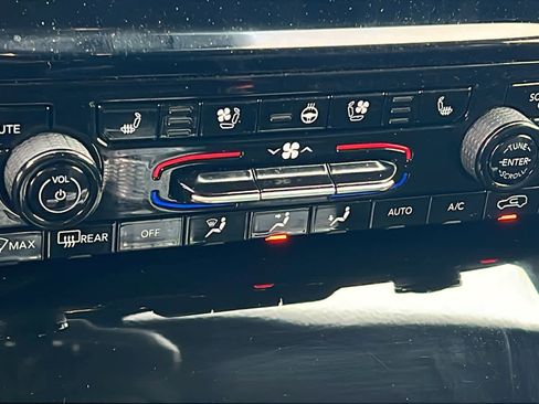 Certified 2025 Jeep Grand Cherokee L Overland w/ Advanced Protech Group III image 14