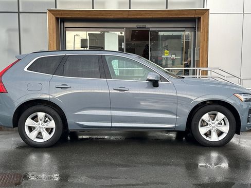 Used 2022 Volvo XC60 B5 Momentum image 8