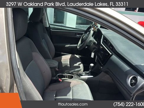 Used 2017 Toyota Corolla LE image 39