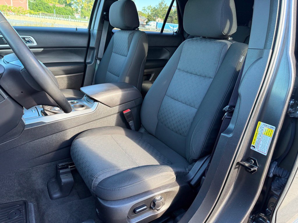 Used 2015 Ford Explorer XLT FWD image 29