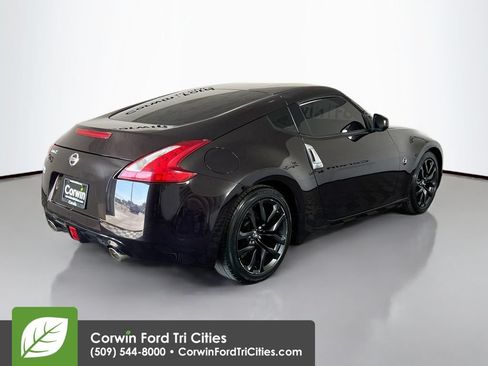 Used 2017 Nissan 370Z Coupe RWD image 15