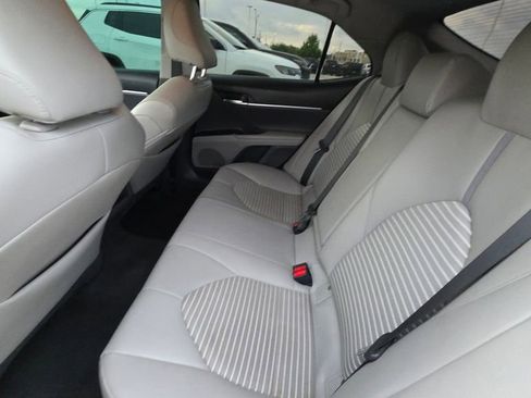 Used 2019 Toyota Camry SE FWD image 13
