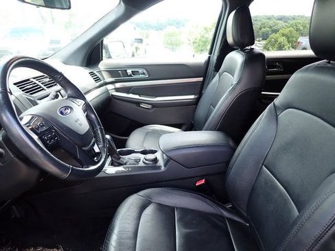 Used 2018 Ford Explorer XLT w/ Equipment Group 202A AWD/4WD image 11