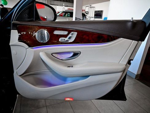 Used 2017 Mercedes-Benz E 300 4MATIC image 29