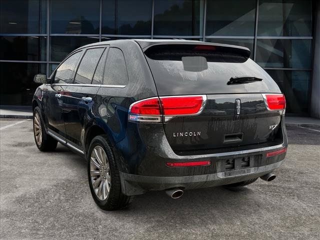 Used 2013 Lincoln MKX FWD image 3