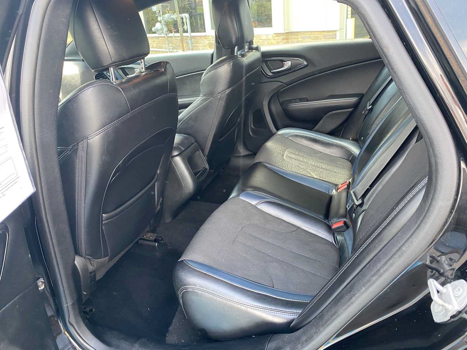 Used 2015 Chrysler 200 S FWD image 10