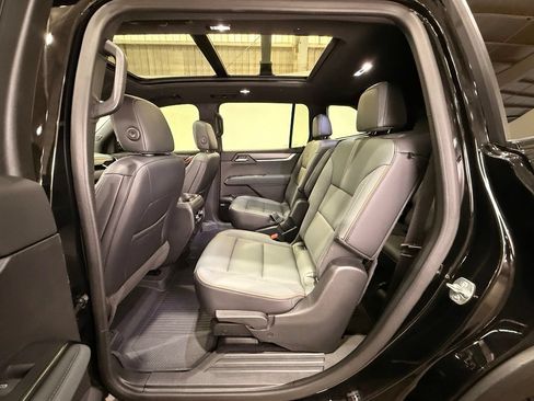 Used 2024 GMC Acadia AT4 w/ Luxury Package AWD/4WD image 16