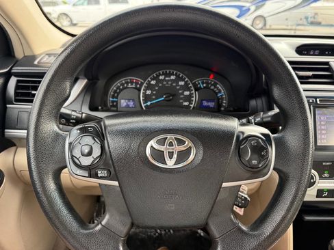 Used 2014 Toyota Camry LE FWD image 26