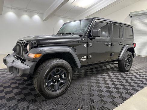 Used 2019 Jeep Wrangler Unlimited Sport image 3