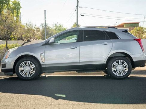 Used 2016 Cadillac SRX Luxury image 2