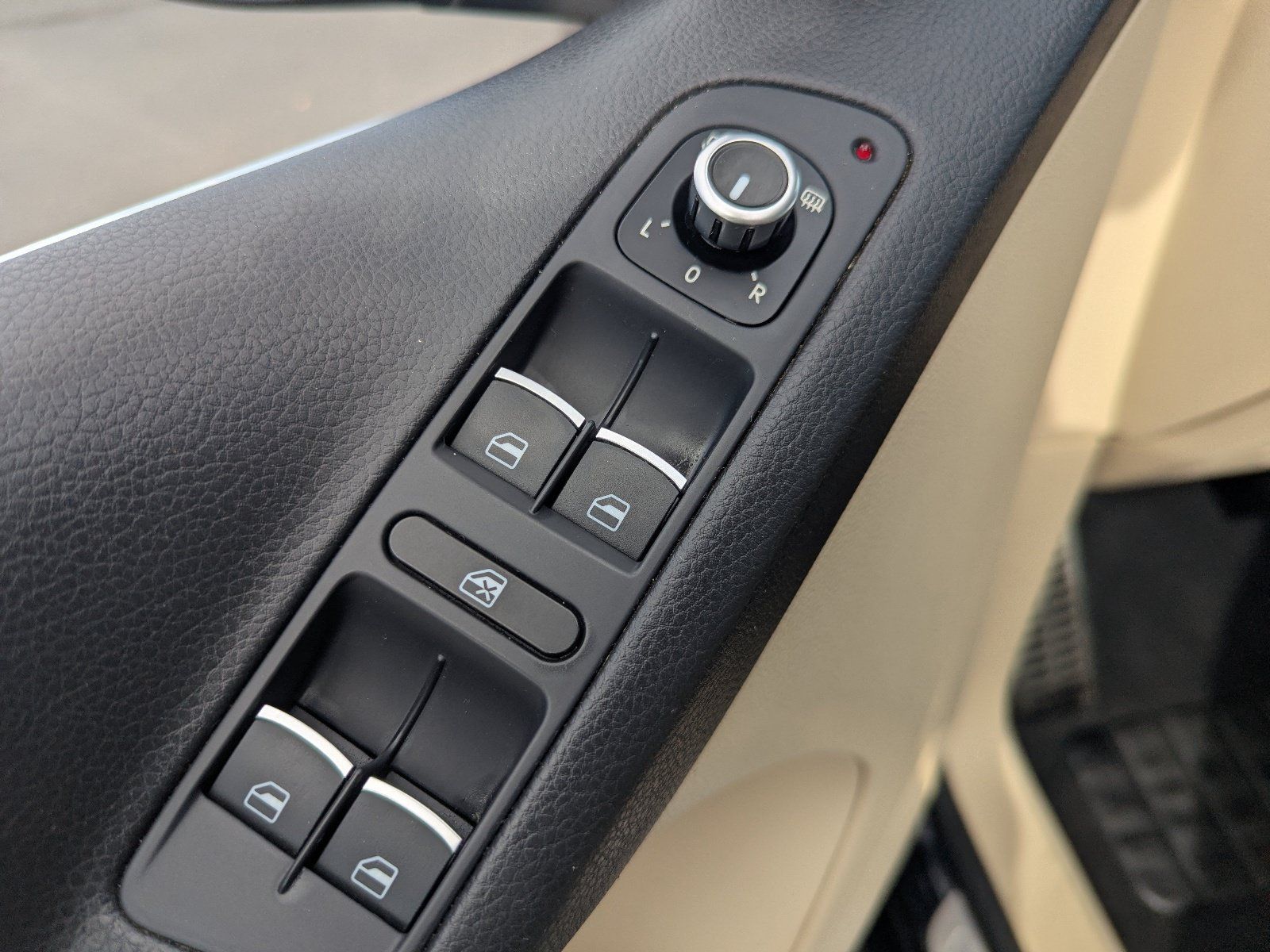 Used 2015 Volkswagen Tiguan R-Line AWD/4WD image 23