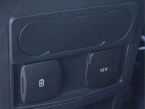 Used 2022 Ford Explorer XLT w/ Equipment Group 202A image 9