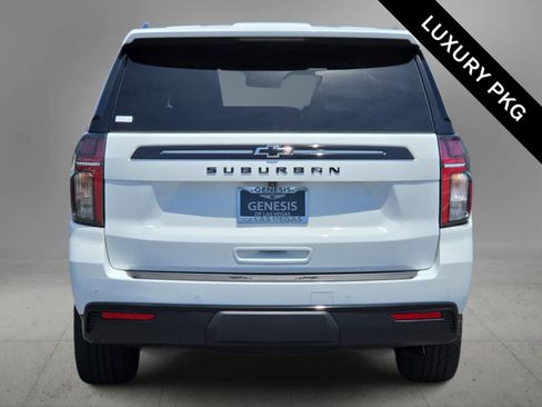 Used 2024 Chevrolet Suburban Z71 w/ Luxury Package AWD/4WD image 7