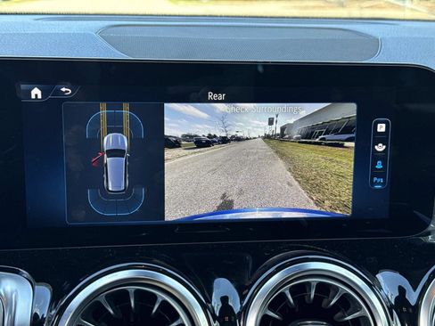 Used 2025 Mercedes-Benz GLB 250 image 28