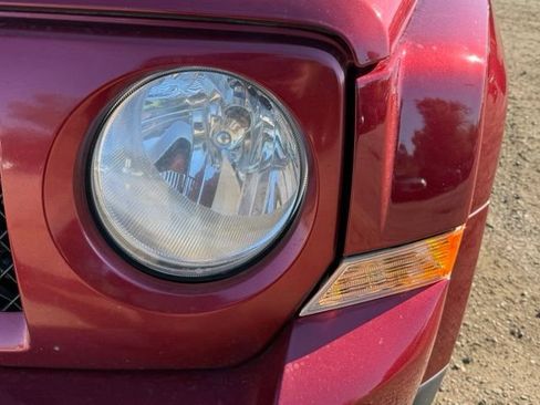 Used 2014 Jeep Patriot Latitude w/ Sun/Sound Group AWD/4WD image 10