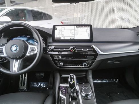 Certified 2023 BMW 530e w/ M Sport Package image 9