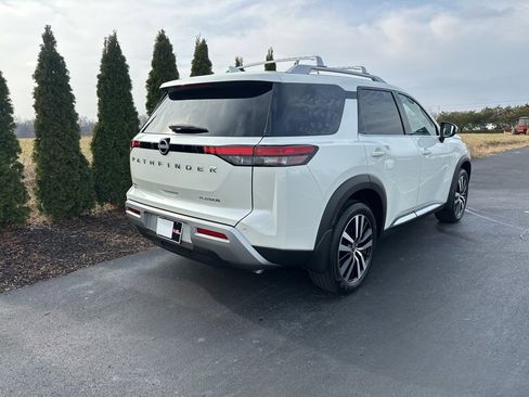 Used 2024 Nissan Pathfinder Platinum image 7
