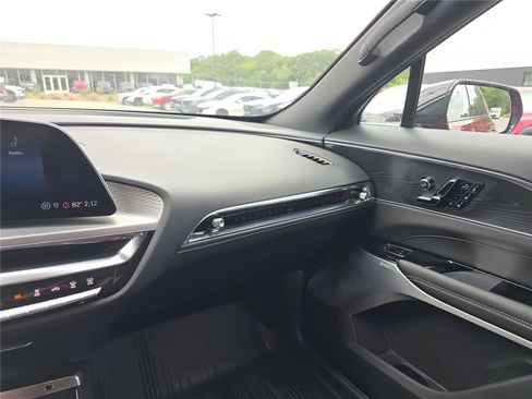 Used 2025 Cadillac Lyriq Luxury w/ LPO, Floor Liner Package AWD/4WD image 22