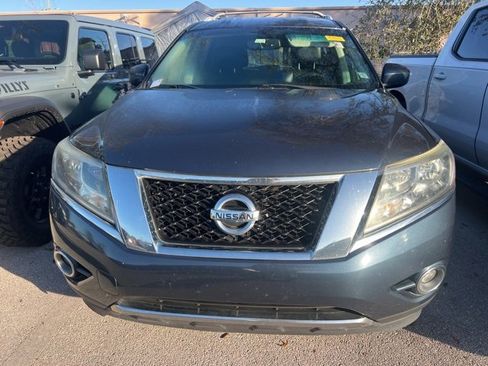 Used 2016 Nissan Pathfinder SL image 2