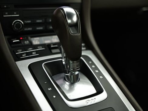 Certified 2018 Porsche 911 Targa 4S w/ Sportdesign Package image 37