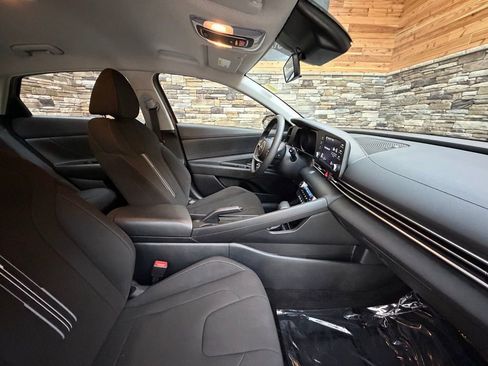 Used 2023 Hyundai Elantra SEL image 14
