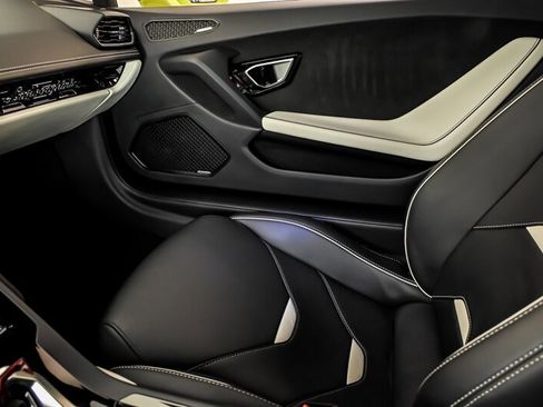 Used 2022 Lamborghini Huracan EVO RWD image 37
