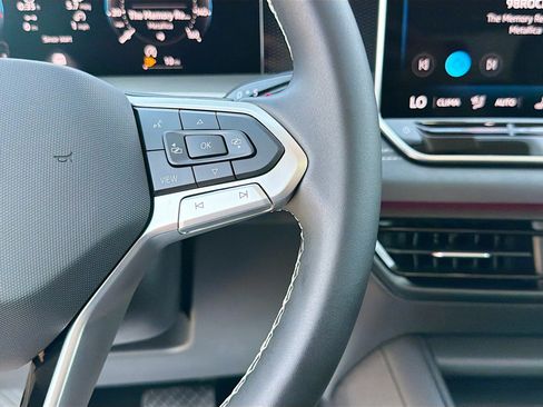 New 2026 Volkswagen Tiguan SE FWD image 38