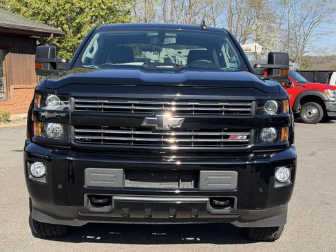 Used 2019 Chevrolet Silverado 2500 LT w/ Midnight Edition image 3