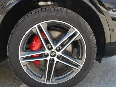 Used 2025 Audi Q5 e Prestige w/ Prestige Package image 16