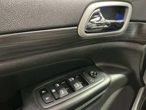 Used 2021 Jeep Grand Cherokee Laredo X image 23