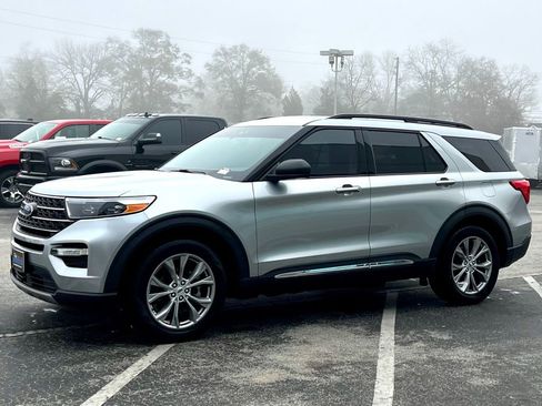 Used 2021 Ford Explorer XLT w/ Equipment Group 202A image 10