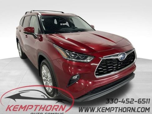 Used 2023 Toyota Highlander Limited image 1