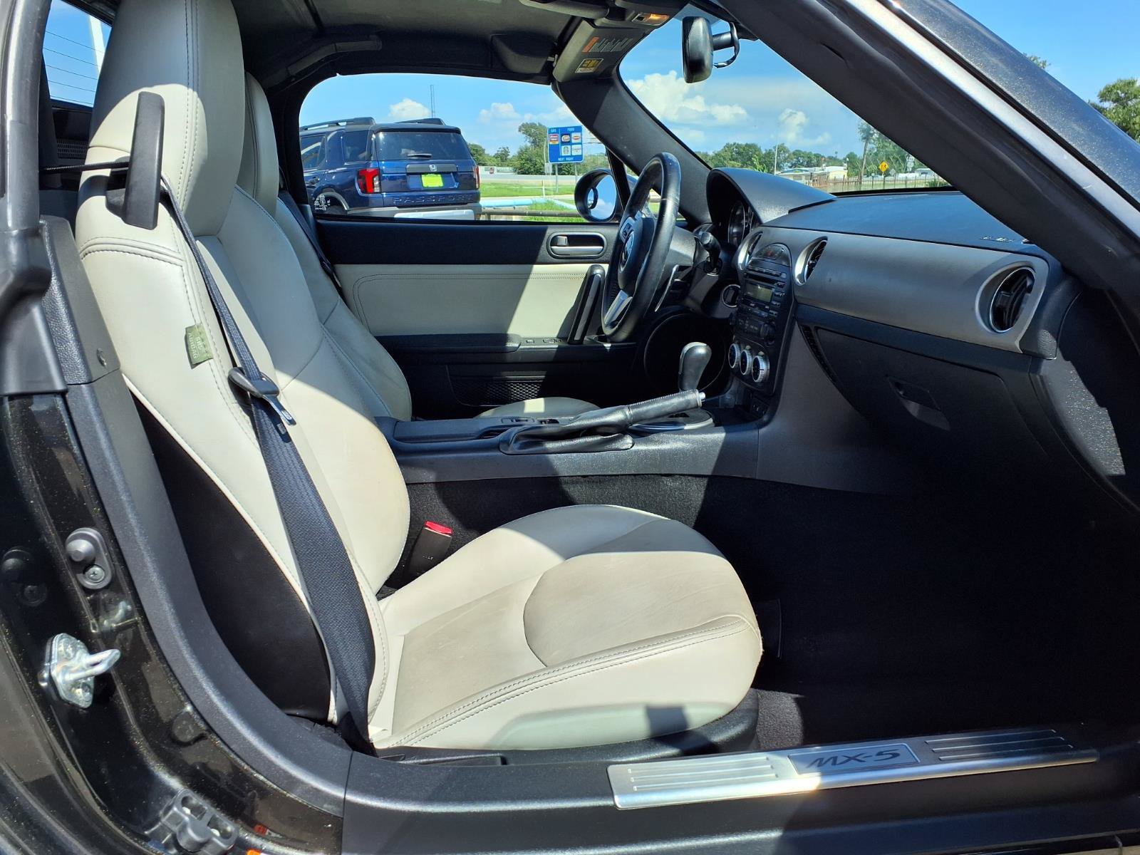 Used 2011 MAZDA MX-5 Miata Grand Touring RWD image 14