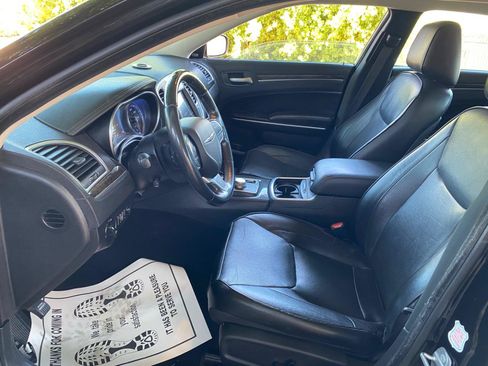 Used 2019 Chrysler 300 Limited AWD/4WD image 33